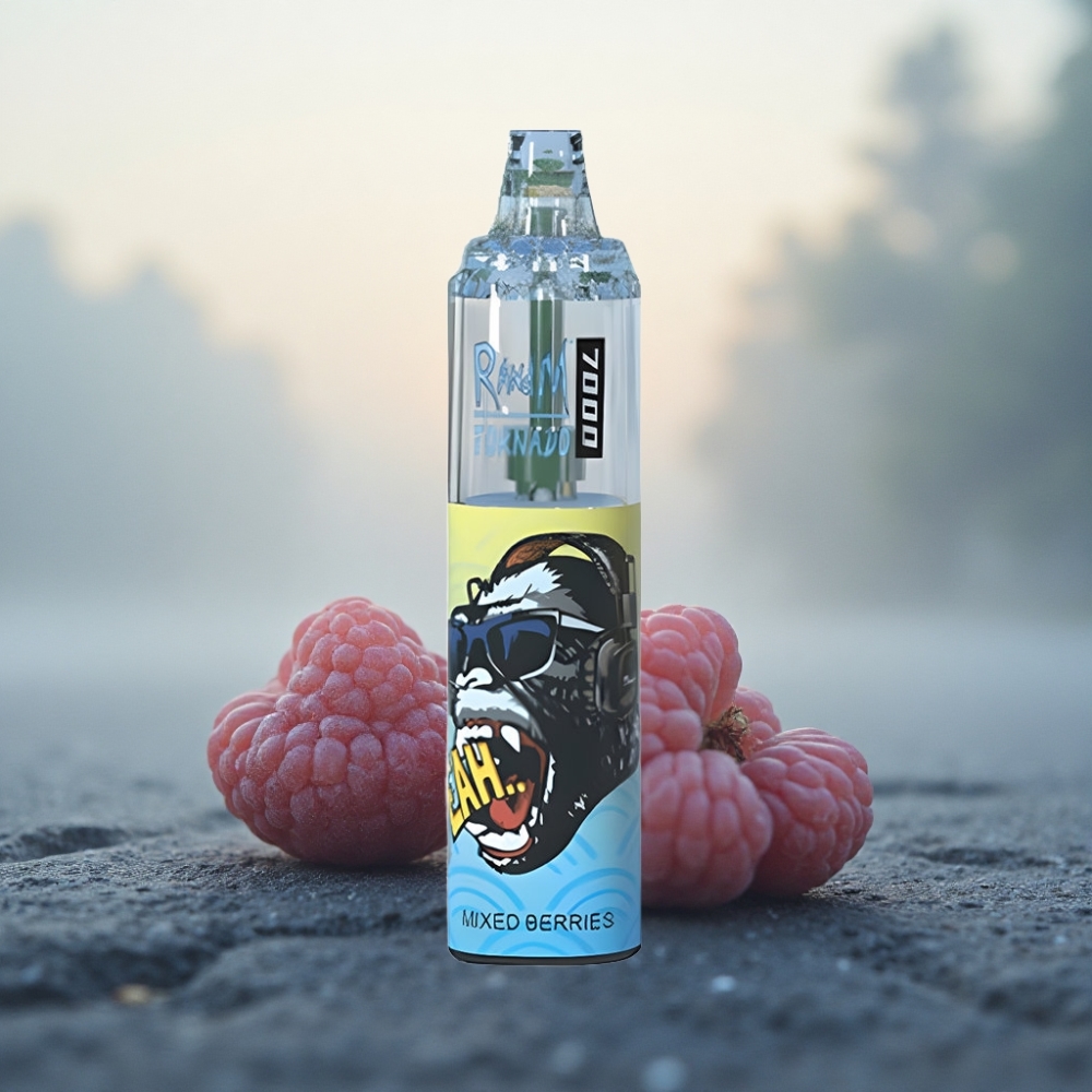 RandM Fumot Tornado 7000 Puffs توت بري متنوع مع 14 مل عصير وبطارية 850 مللي أمبير